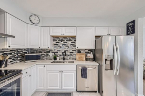 2BR Private Getaway with Fenced Yard, Pet Friendly